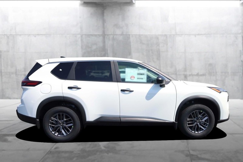 Nissan Rogue Vehicle Image 06