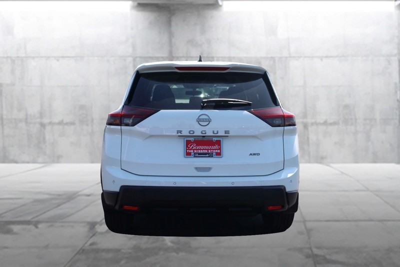 Nissan Rogue Vehicle Image 07