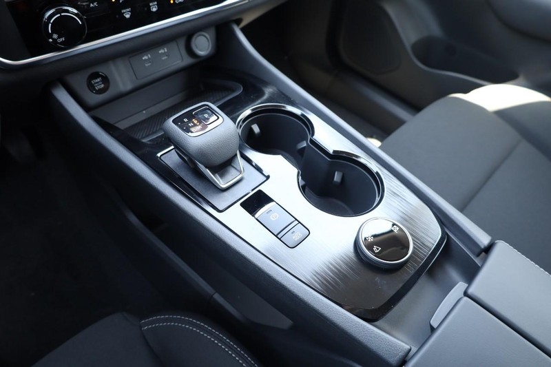 Nissan Rogue Vehicle Image 17