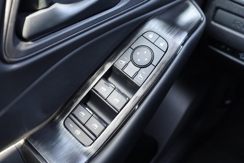 Nissan Rogue Vehicle Image 19
