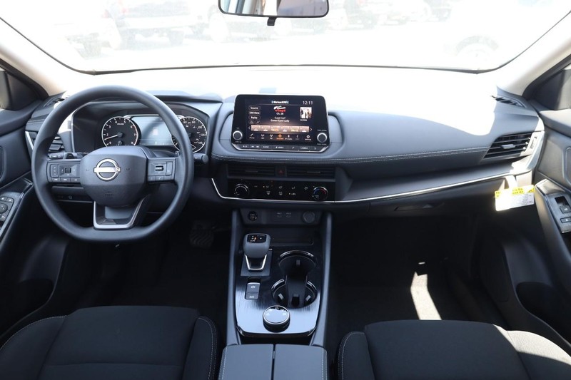 Nissan Rogue Vehicle Image 23