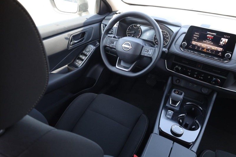 Nissan Rogue Vehicle Image 24