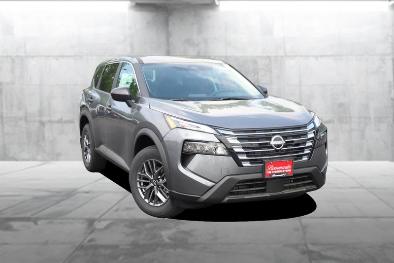 Nissan Rogue Vehicle Image 02