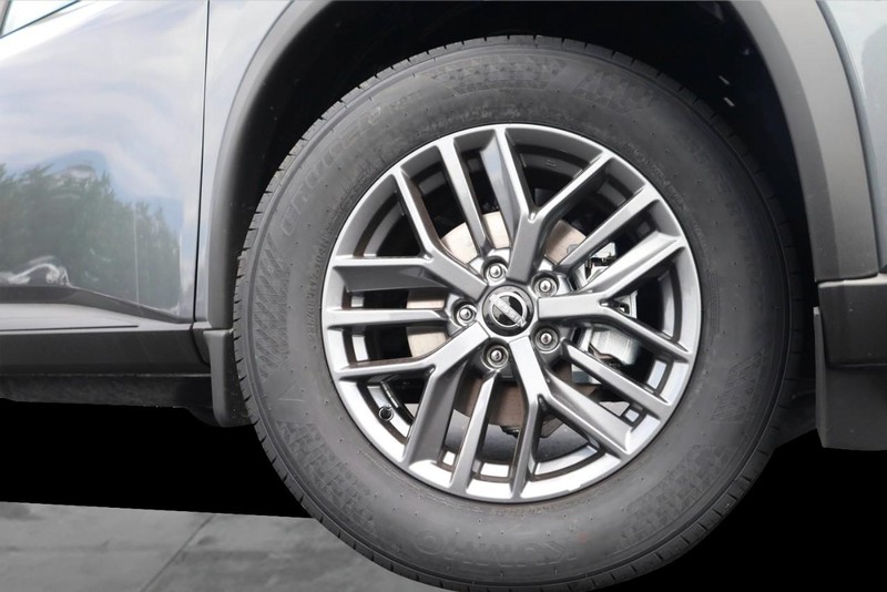 Nissan Rogue Vehicle Image 03