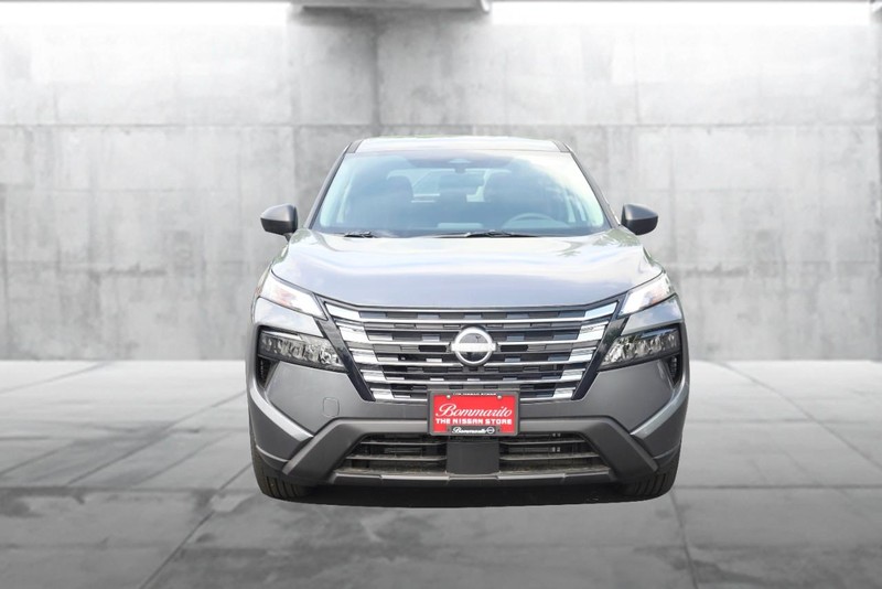 Nissan Rogue Vehicle Image 04