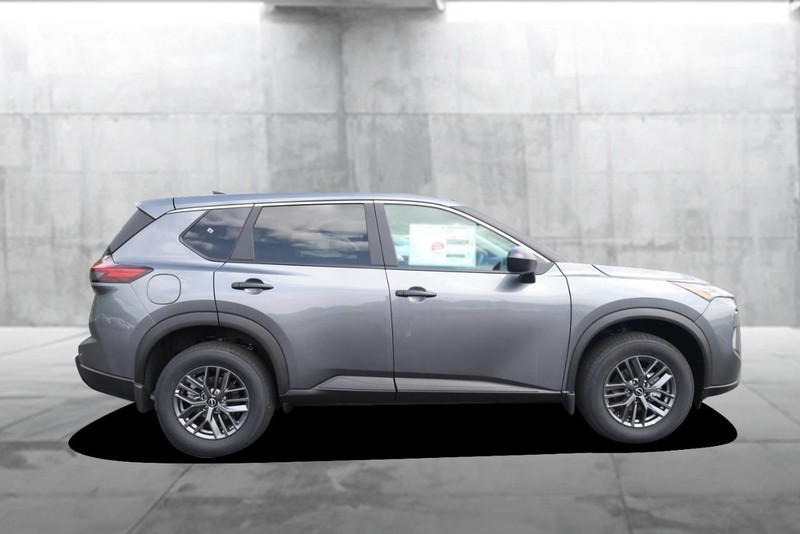 Nissan Rogue Vehicle Image 05