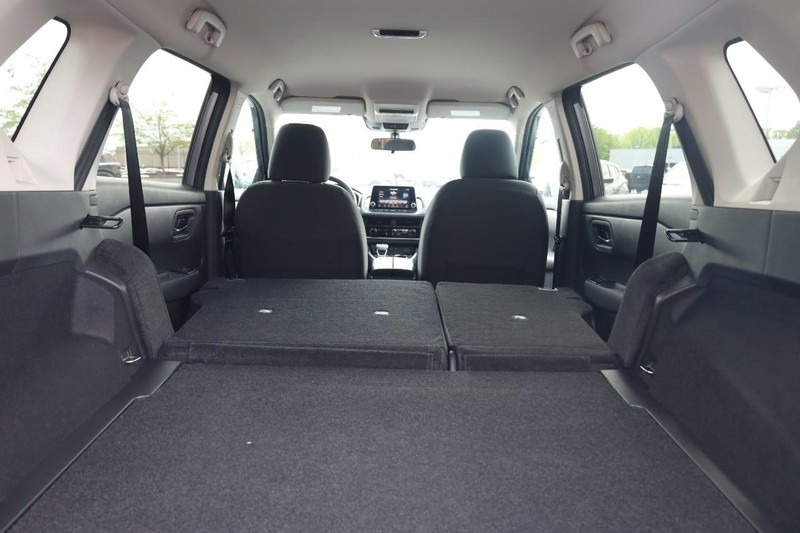 Nissan Rogue Vehicle Image 08