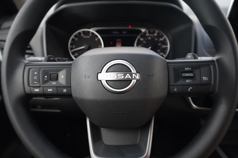 Nissan Rogue Vehicle Image 09