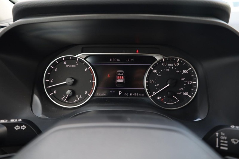 Nissan Rogue Vehicle Image 10
