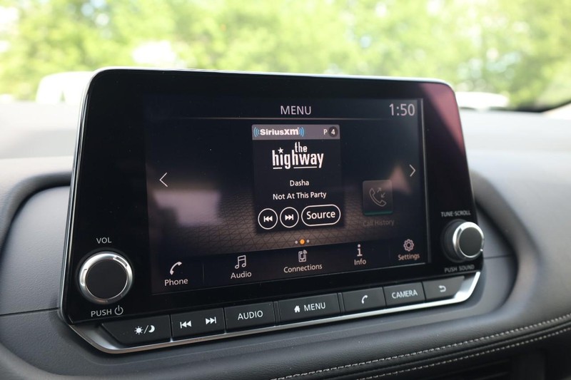 Nissan Rogue Vehicle Image 12