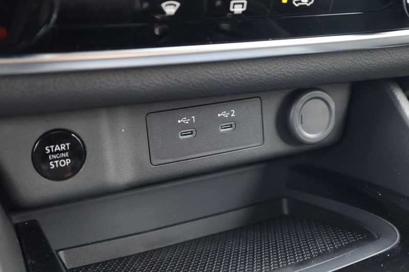Nissan Rogue Vehicle Image 15