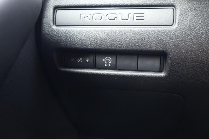 Nissan Rogue Vehicle Image 17