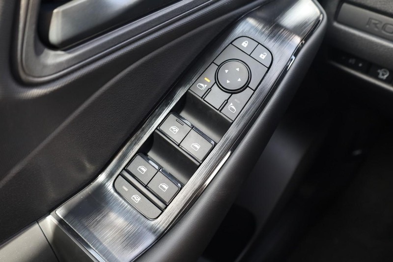 Nissan Rogue Vehicle Image 18