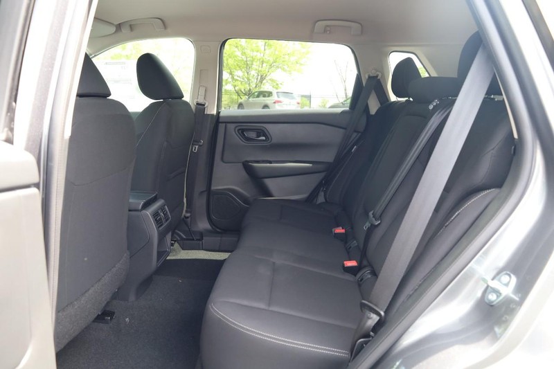 Nissan Rogue Vehicle Image 21