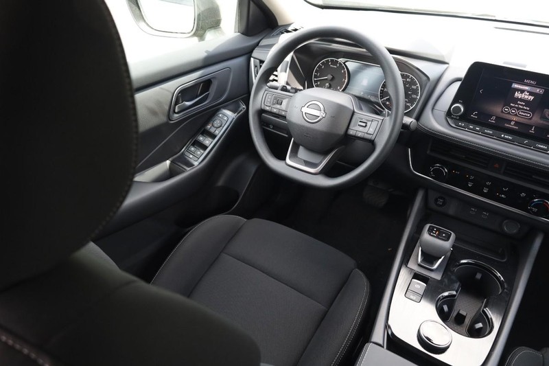 Nissan Rogue Vehicle Image 23