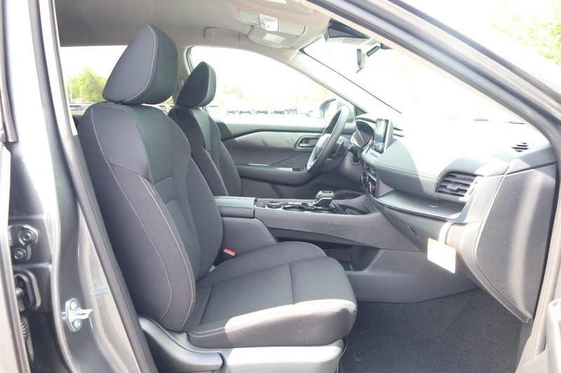 Nissan Rogue Vehicle Image 24