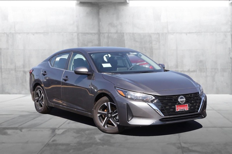 Nissan Sentra Vehicle Image 02