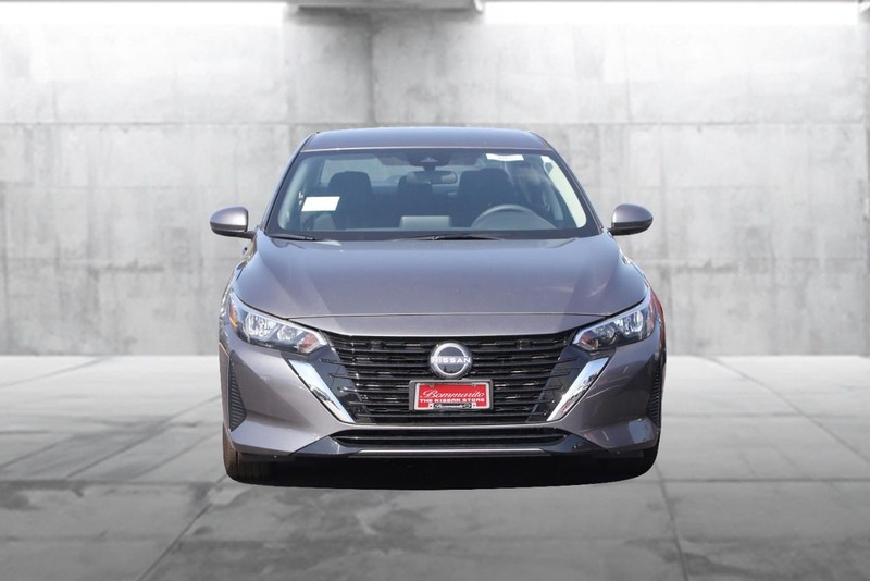 Nissan Sentra Vehicle Image 04