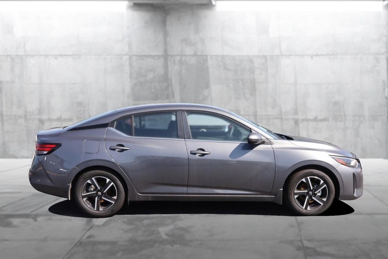 Nissan Sentra Vehicle Image 05