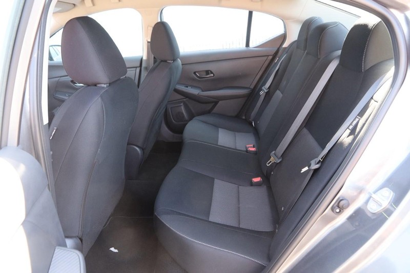 Nissan Sentra Vehicle Image 09
