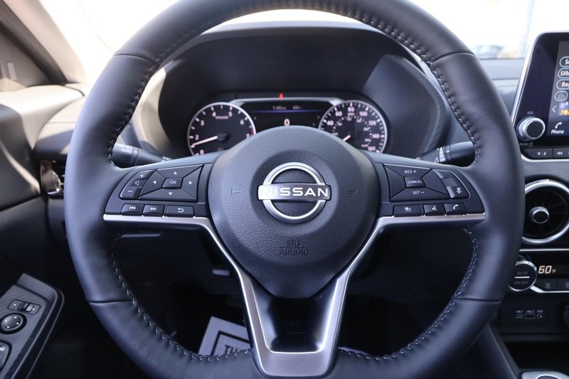 Nissan Sentra Vehicle Image 10