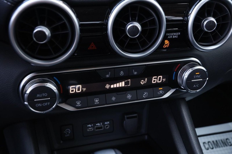 Nissan Sentra Vehicle Image 16