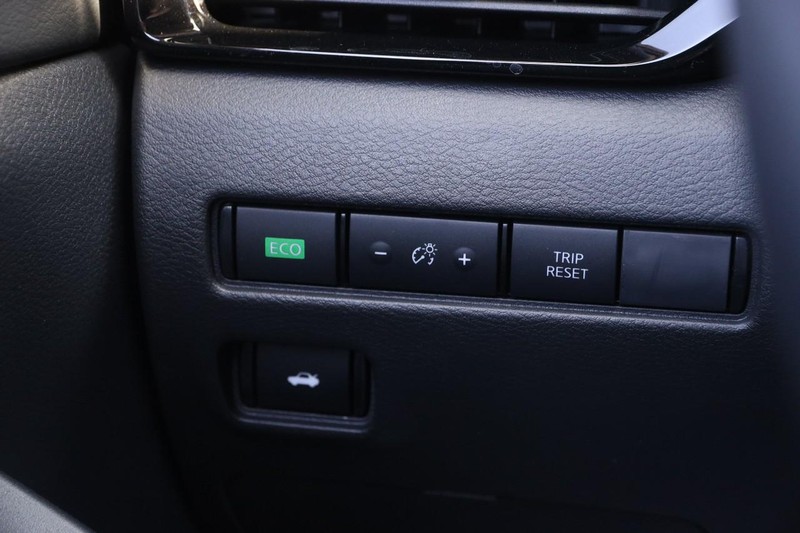 Nissan Sentra Vehicle Image 18