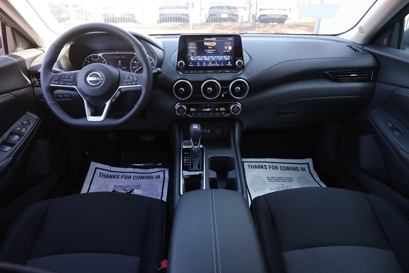 Nissan Sentra Vehicle Image 19