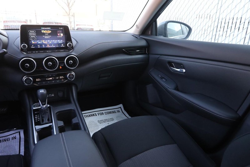 Nissan Sentra Vehicle Image 23
