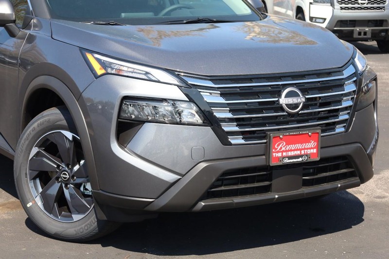 Nissan Rogue Vehicle Image 03