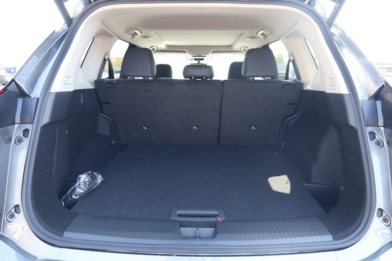 Nissan Rogue Vehicle Image 08