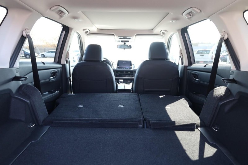 Nissan Rogue Vehicle Image 09