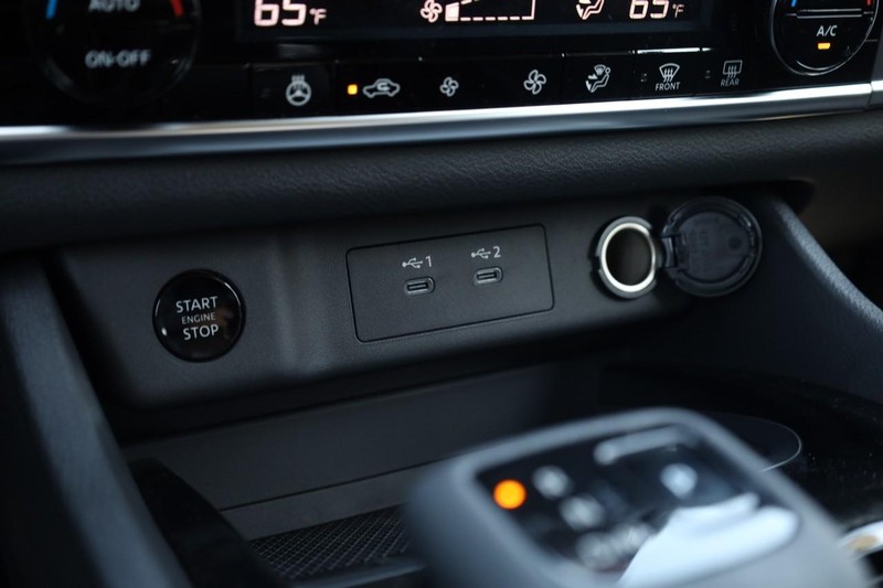 Nissan Rogue Vehicle Image 16