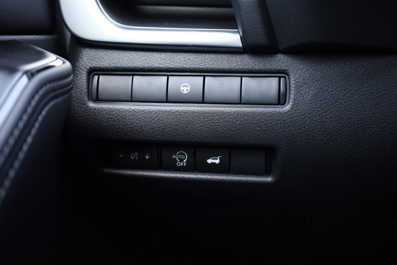 Nissan Rogue Vehicle Image 18