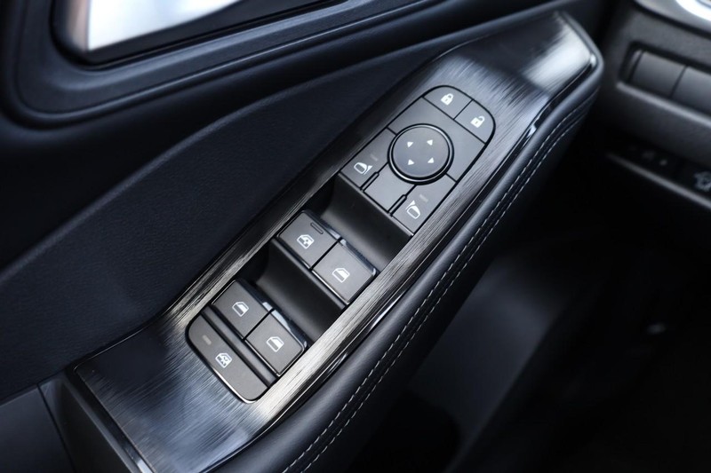 Nissan Rogue Vehicle Image 19