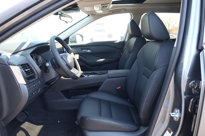 Nissan Rogue Vehicle Image 21