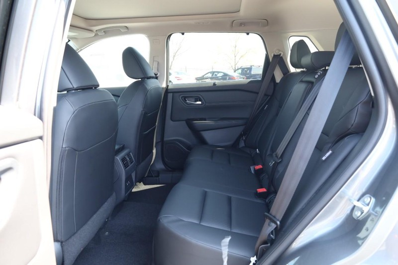 Nissan Rogue Vehicle Image 23