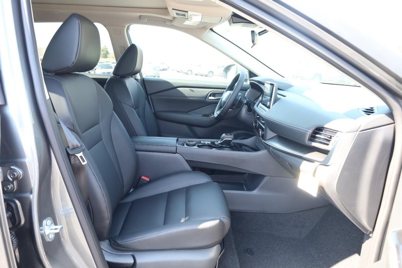 Nissan Rogue Vehicle Image 27