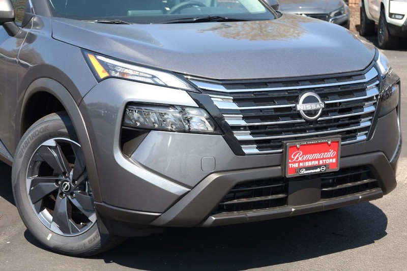 Nissan Rogue Vehicle Image 03