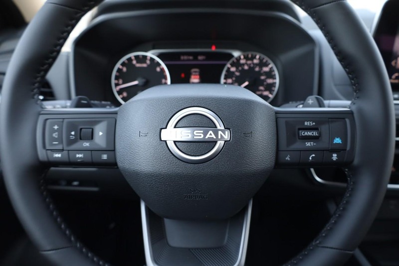 Nissan Rogue Vehicle Image 10