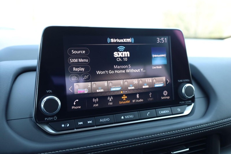 Nissan Rogue Vehicle Image 12