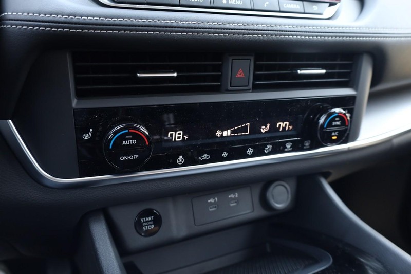 Nissan Rogue Vehicle Image 15