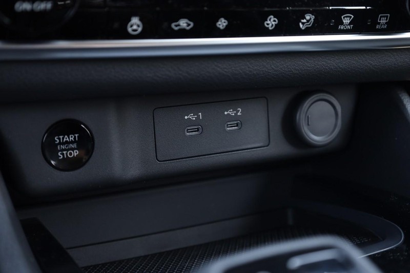 Nissan Rogue Vehicle Image 16