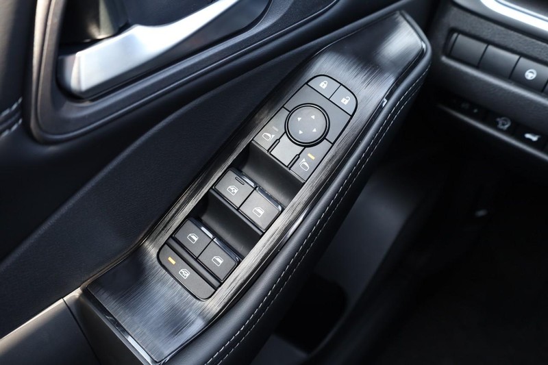 Nissan Rogue Vehicle Image 19