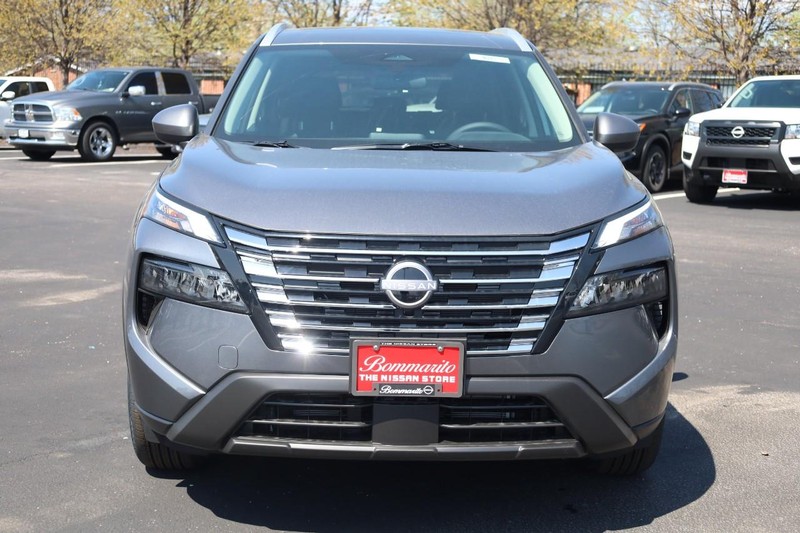 Nissan Rogue Vehicle Image 04