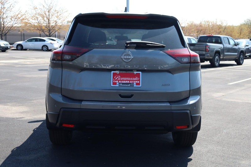Nissan Rogue Vehicle Image 06