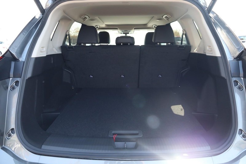 Nissan Rogue Vehicle Image 07