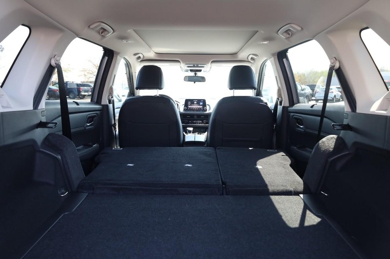 Nissan Rogue Vehicle Image 08