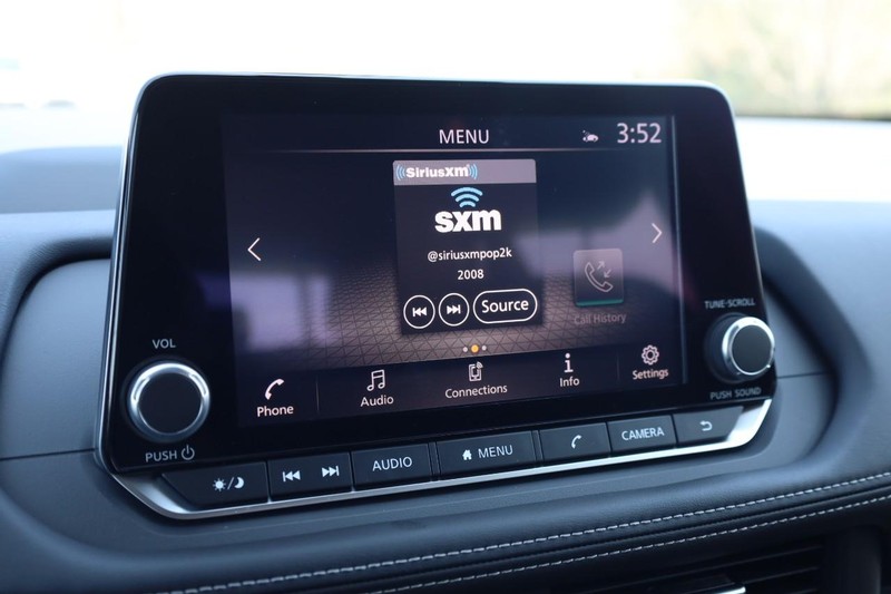 Nissan Rogue Vehicle Image 12