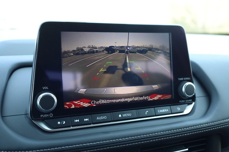 Nissan Rogue Vehicle Image 13